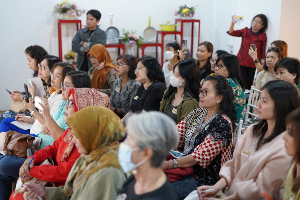 Peserta Kelas Memasak Pempek Palembang antusias